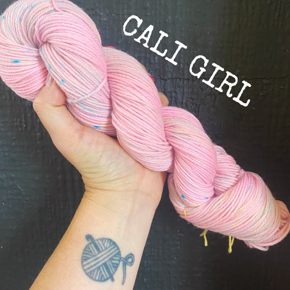 Cali Girl - Hand dyed DK yarn 100g/225M superwash merino