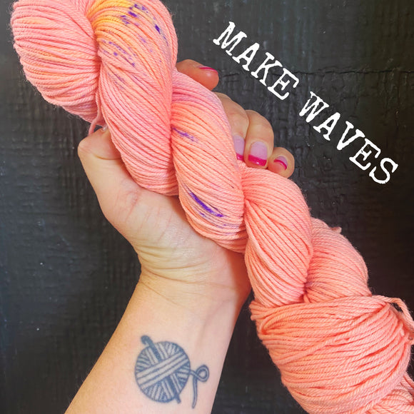 Make Waves - Hand dyed DK yarn 100g/225M superwash merino