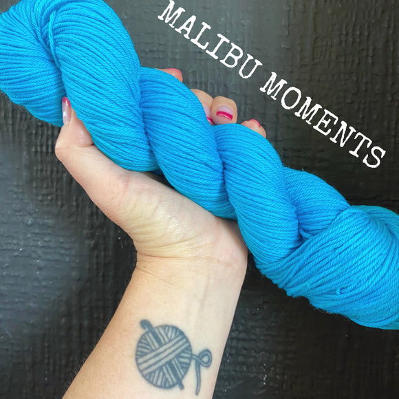 Malibu Moments - Hand dyed DK yarn 100g/225M superwash merino