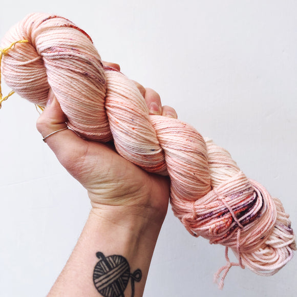 Ama - Hand dyed DK yarn 100g/225M superwash merino