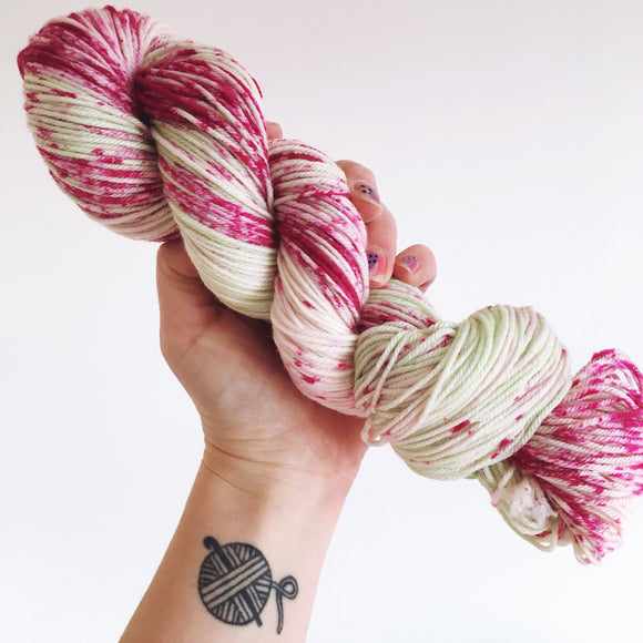 Apple Blossom - Hand dyed DK yarn 100g/225M superwash merino