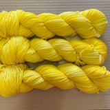 LEMON - Hand dyed DK yarn 100g/225M superwash merino