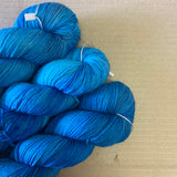 BLUEBERRIES - Hand dyed DK yarn 100g/225M superwash merino