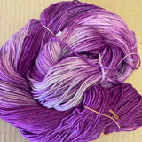 BLACKCURRANT - Hand dyed DK yarn 100g/225M superwash merino